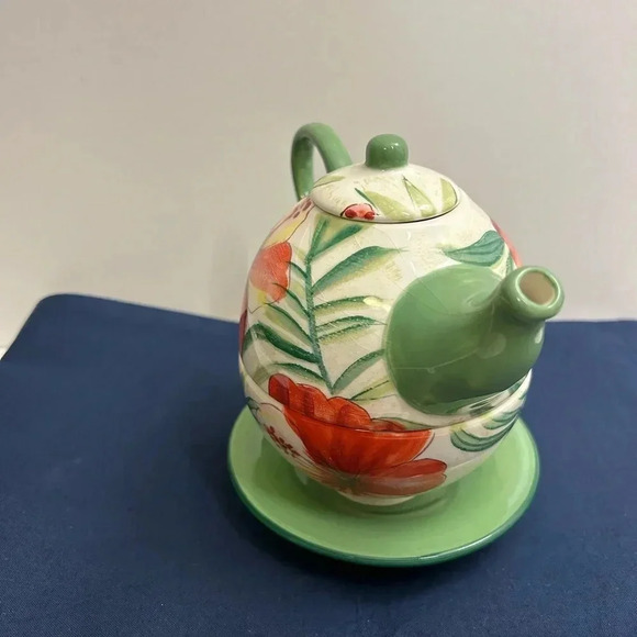 Adorable Island Plantations teapot with cup and saucer. - Picture 4 of 9